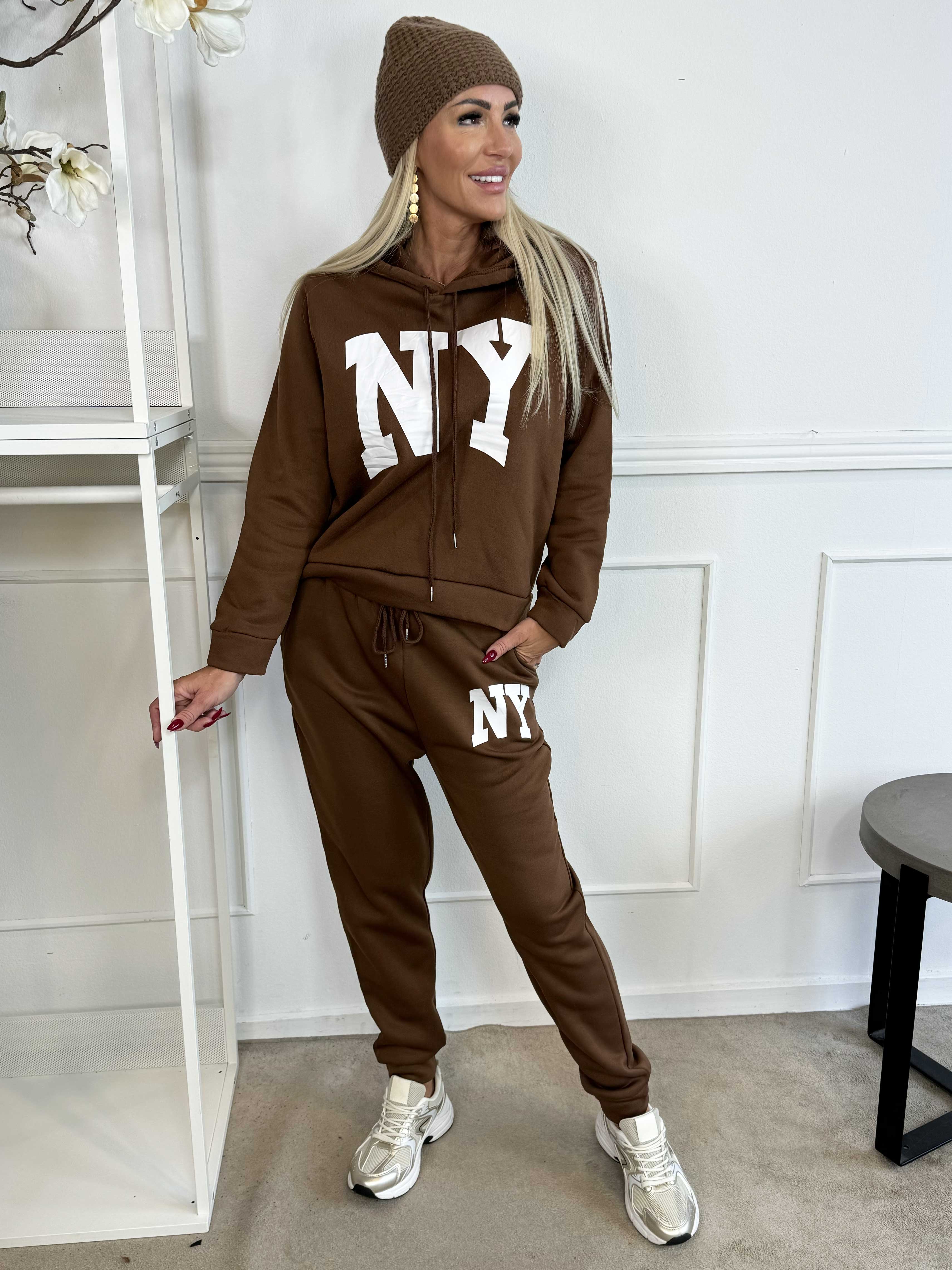 Ania - Joggingdräkt med NY-stående